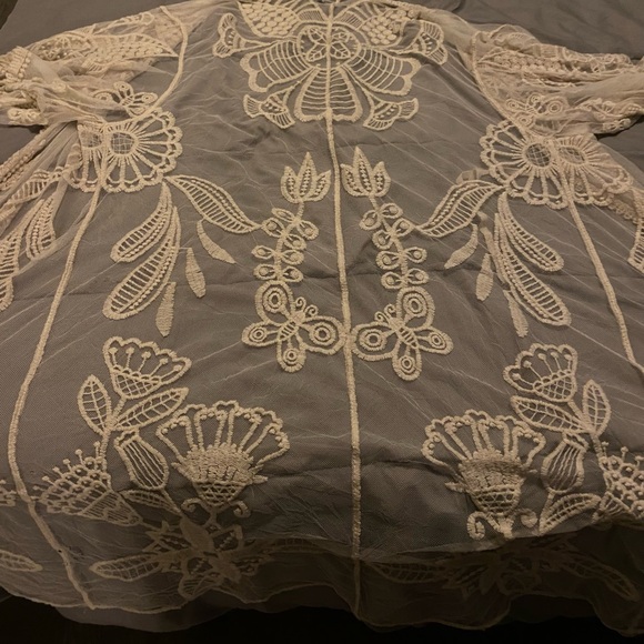 Lace beach cover up - Picture 2 of 3